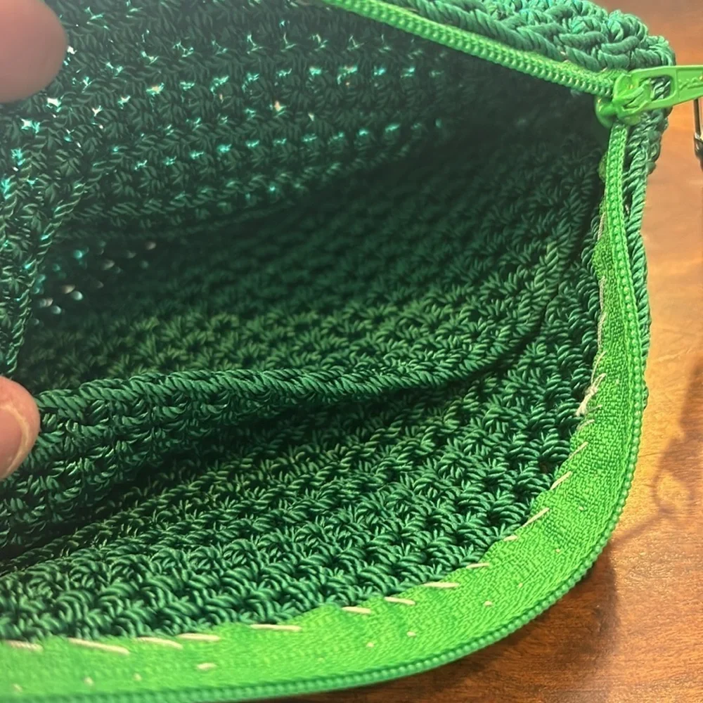 None accessorize this